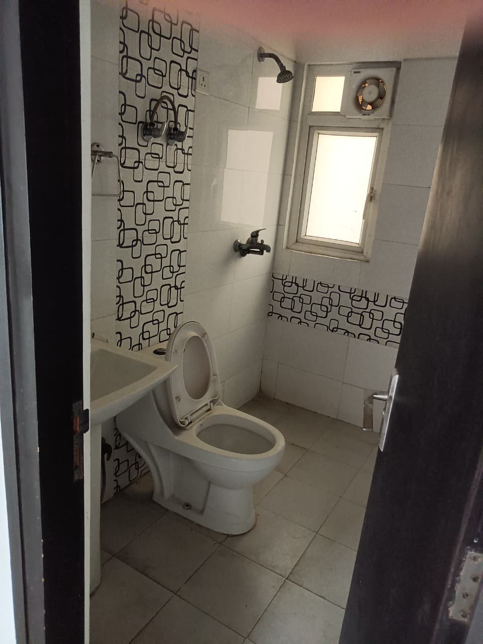3Bhk 1202 super area in Gulshan Vivante Apartment, Sector 137, Noida – photo 2
