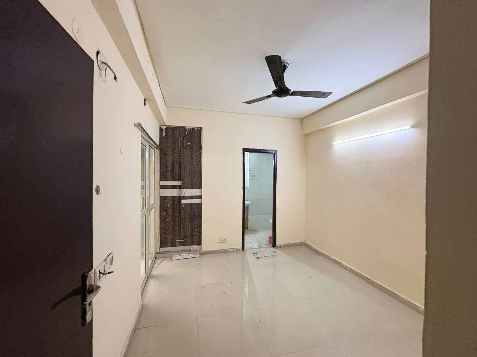 Mahagun mantra 2 for Rent in Sector 10, Vaidpura, Greater Noida – photo 1