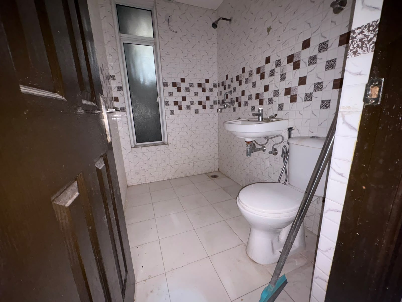 Mahagun mantra 2 for Rent in Sector 10, Vaidpura, Greater Noida – photo 6